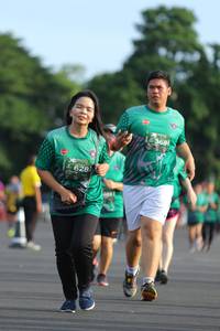 BIB: 368, 628
                            <button type="button" onclick="openModal(5173301)" class="btn btn-primary btn-sm float-right btn-popup" data-toggle="modal" data-target=".modal-high-quality">
                        <i class="fas fa-shopping-cart"></i> Add to Cart
                    </button>
                                            <button type="button" onclick="isThisMe(5173301, true)" class="btn btn-success btn-sm float-right btn-popup btn-isme hidden" data-toggle="tooltip" data-placement="bottom" title="นี่คือรูปของคุณใช่ไหม คลิกที่นี่เพื่อเอาเข้าอัลบั้ม">
                        <i class="fas fa-plus"></i> Add to album
                    </button>
                    <button type="button" onclick="isThisMe(5173301, false)" class="btn btn-warning btn-sm float-right btn-popup btn-isnotme hidden">
                        <i class="fas fa-ban"></i> Remove from album
                    </button>